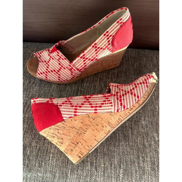 TOMS Multi Cross Stitch Open Toe Wedges Red and White size 8.5 - Picture 11 of 12